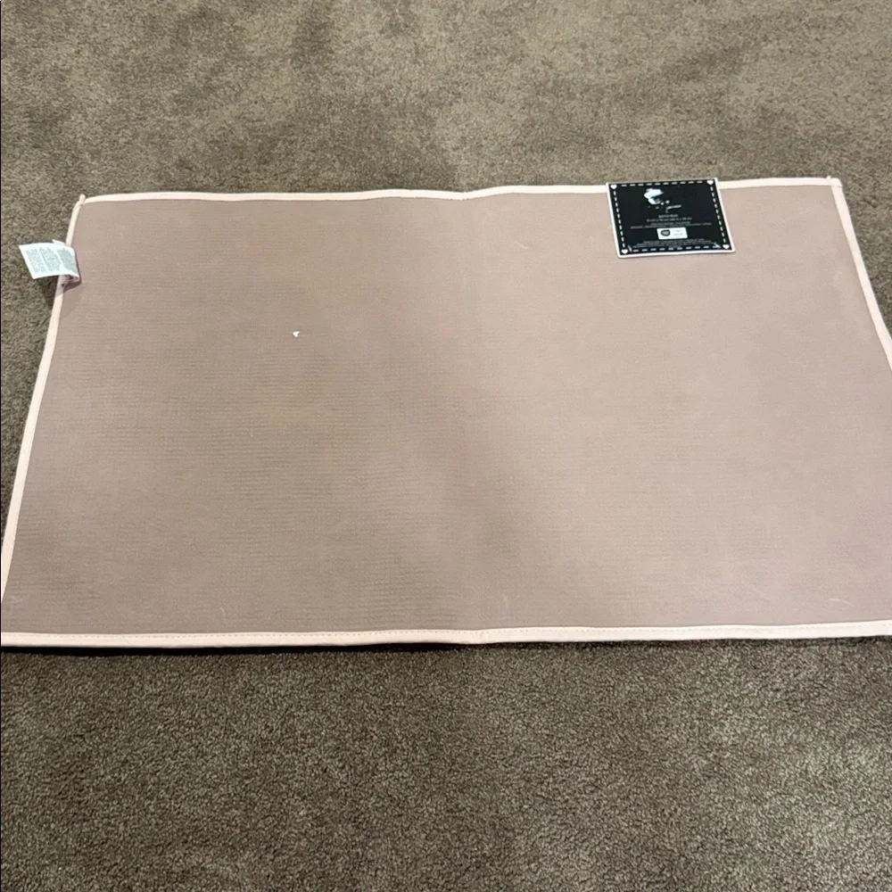 Betsey Johnson floral flower print bath mat rug 20” x 30” NWT - Picture 3 of 3